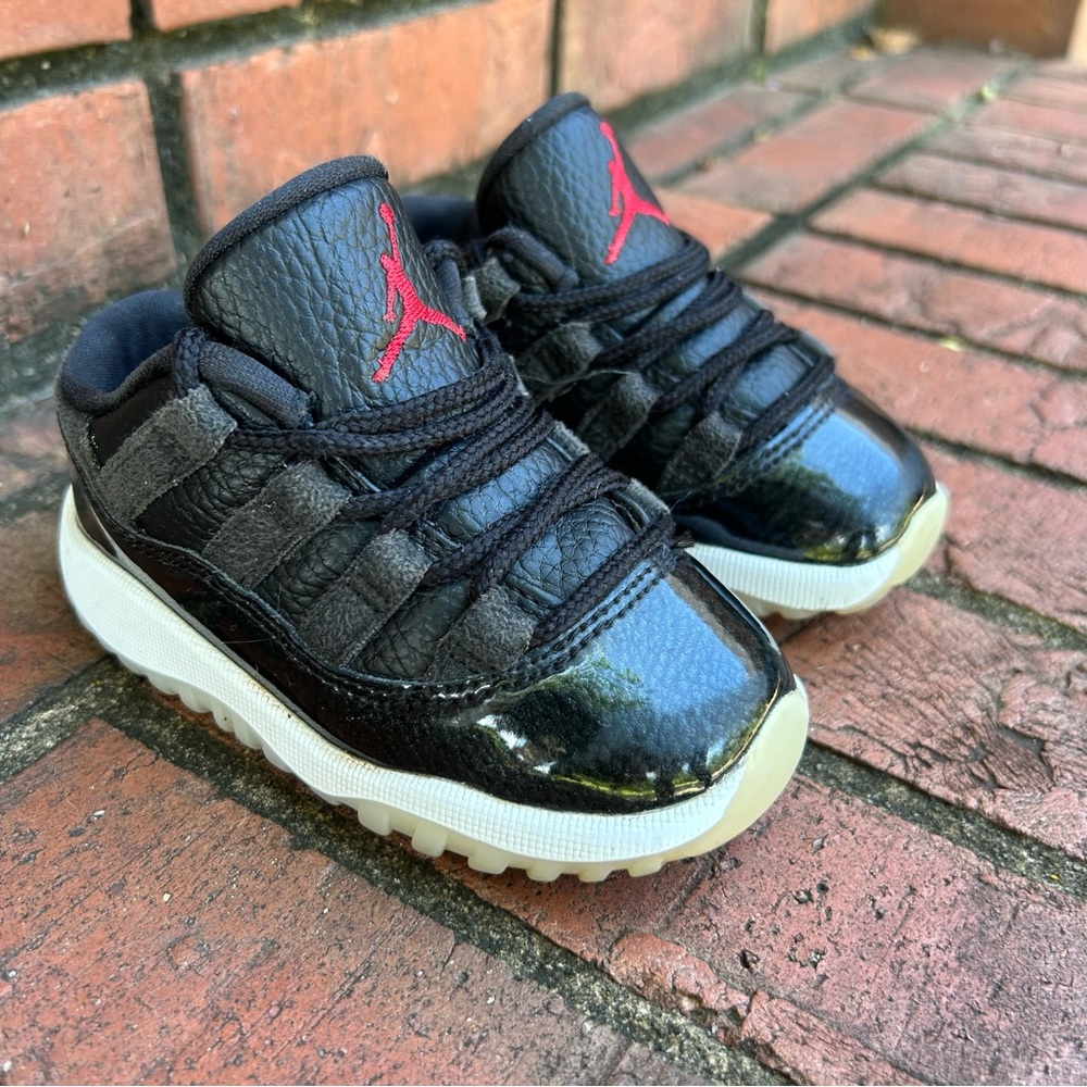 AIR JORDAN RETO 11 LOW Childs size 7 Sneakers SWEET FIND !!